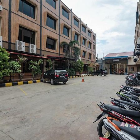 Reddoorz Plus Near Soekarno Hatta Airport 2 Tangerang Exterior foto