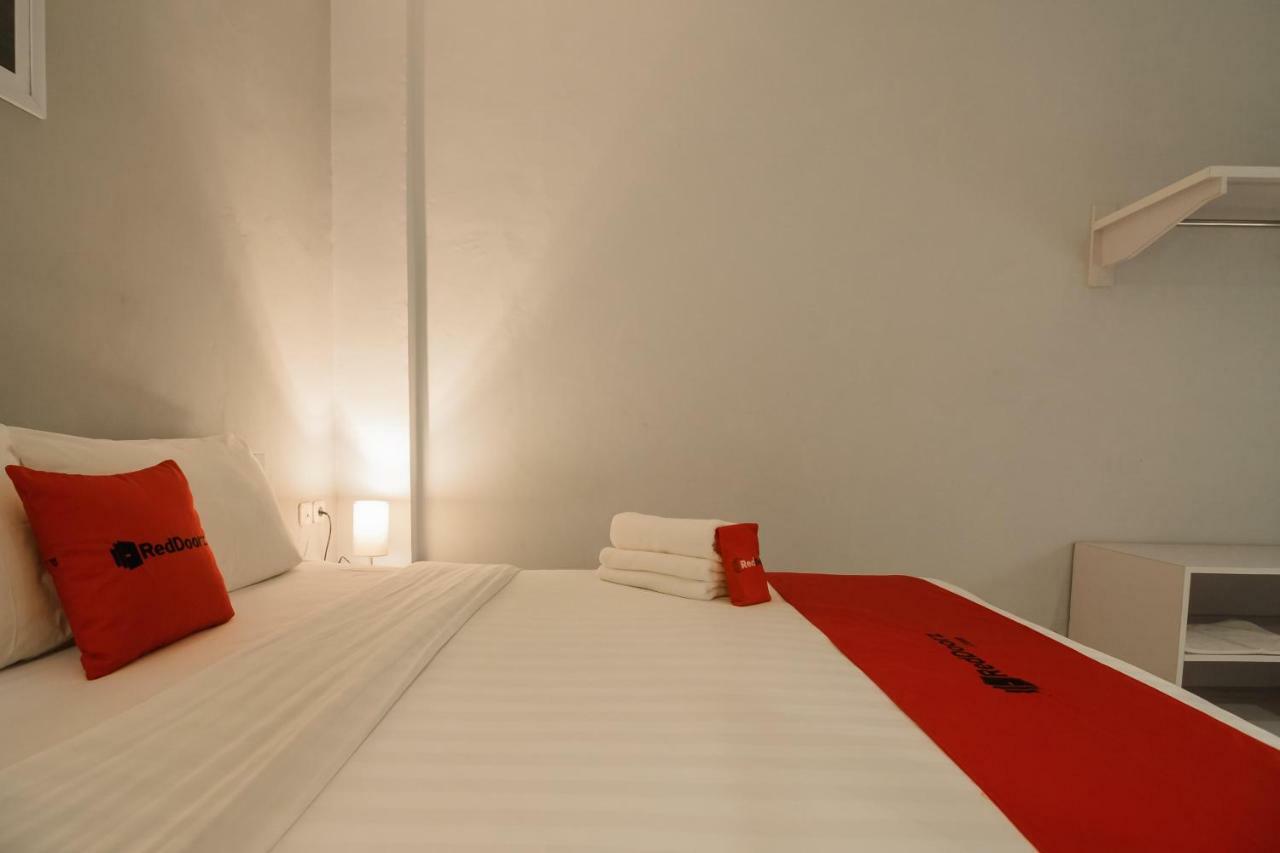 Reddoorz Plus Near Soekarno Hatta Airport 2 Tangerang Exterior foto